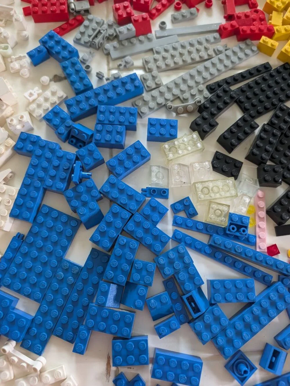 VTG 80s 90s LEGO Lot 600+ Pieces Minifig Parts Figure Bricks Plates Window Wheel